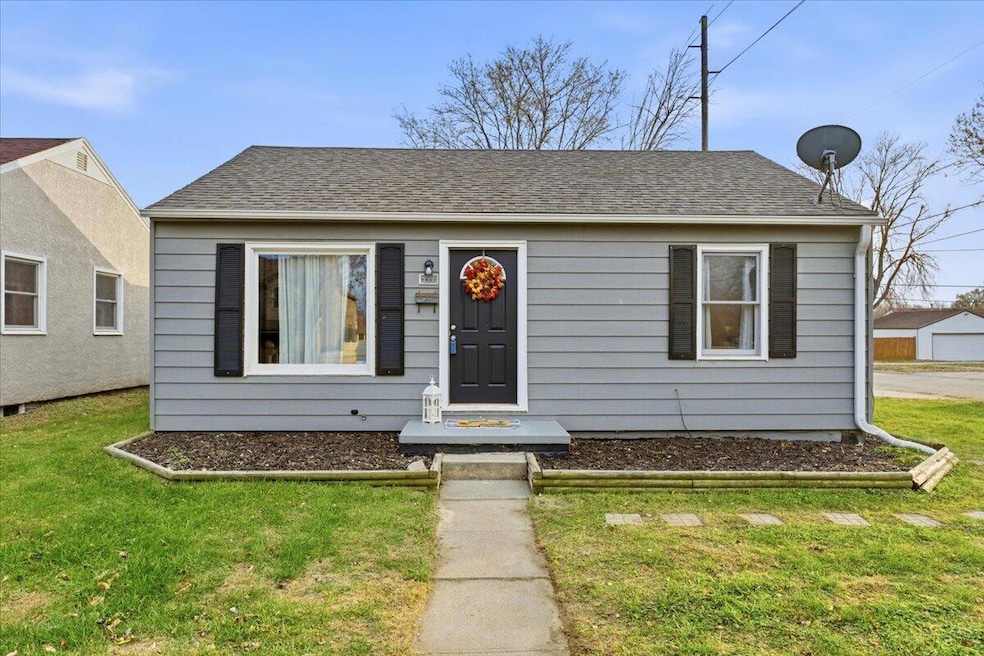 2837 6th Ave, Council Bluffs, IA 51501 - photo 1