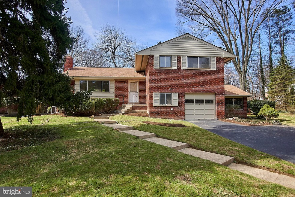 6541 Kerns Rd, Falls Church, VA 22044 - photo 1