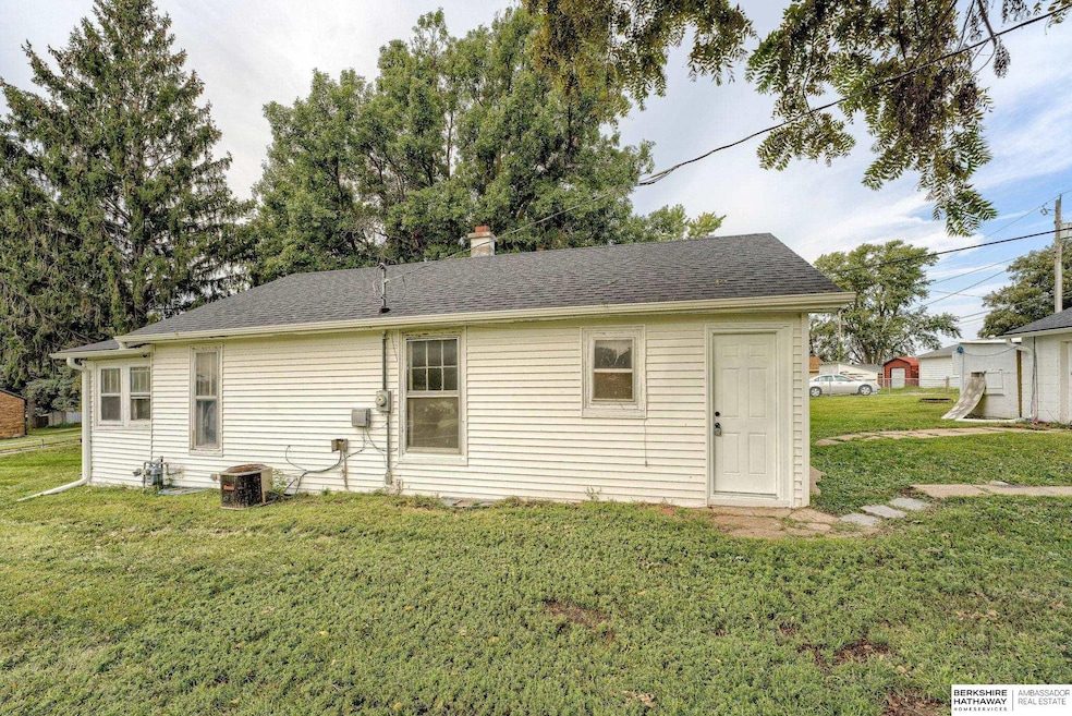 4104 Y St, Omaha, NE 68107 - photo 1