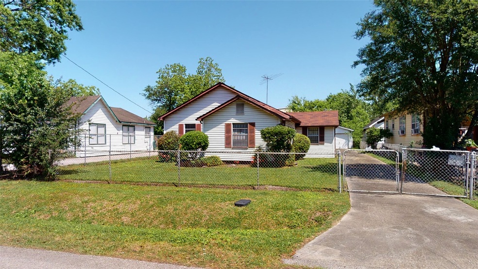 2521 Avenue of Oaks St, Houston, TX 77026 - photo 1