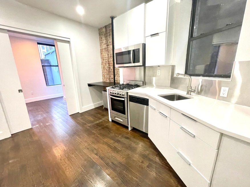 440 10th Ave unit 2-RS, New York, NY 10001 - photo 1
