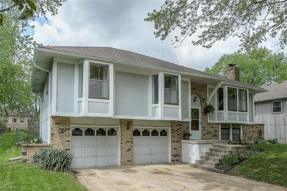 5734 Westgate St, Shawnee, KS 66216 - photo 1