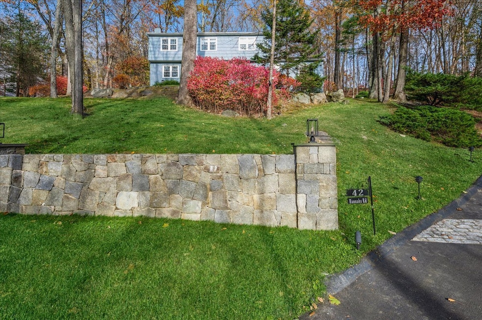 42 Hannahs Rd, Stamford, CT 06903 - photo 1