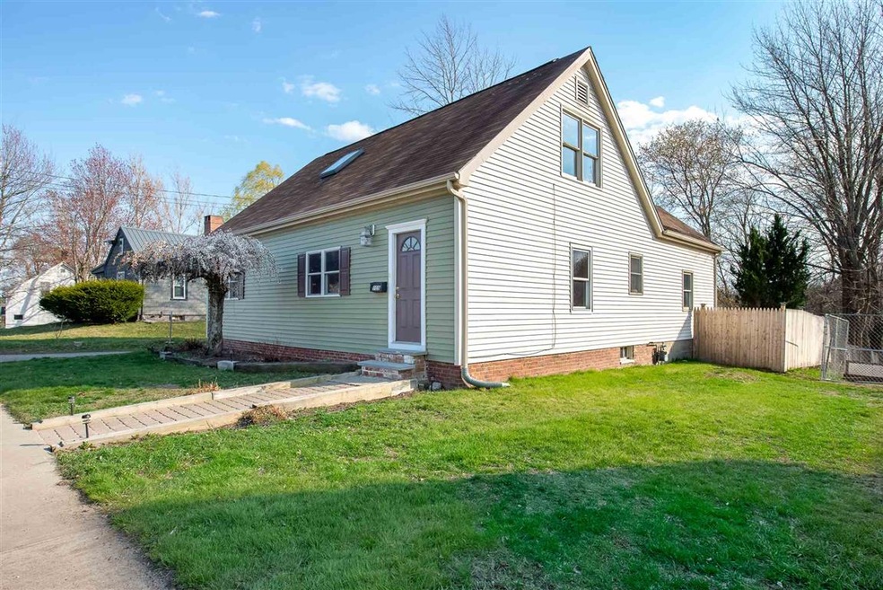 109 Pickering Rd, Rochester, NH 03839 - photo 1