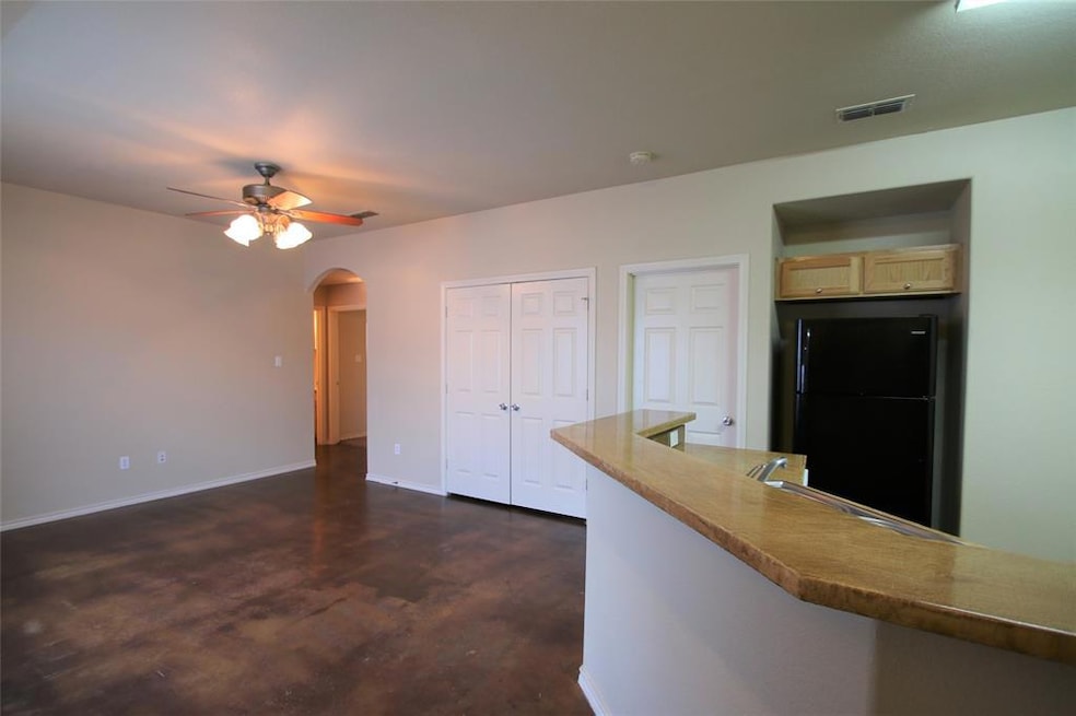 121 Sunburst Ct, Weatherford, TX 76087 - photo 1