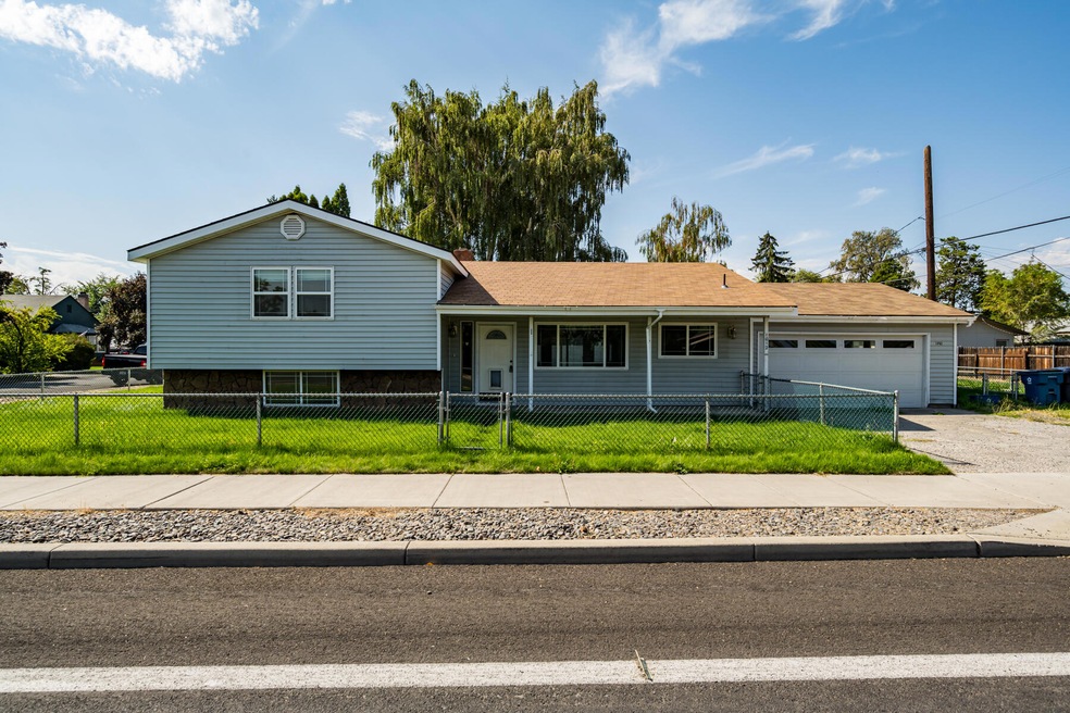 1012 SW Black Butte Blvd, Redmond, OR 97756 - photo 1