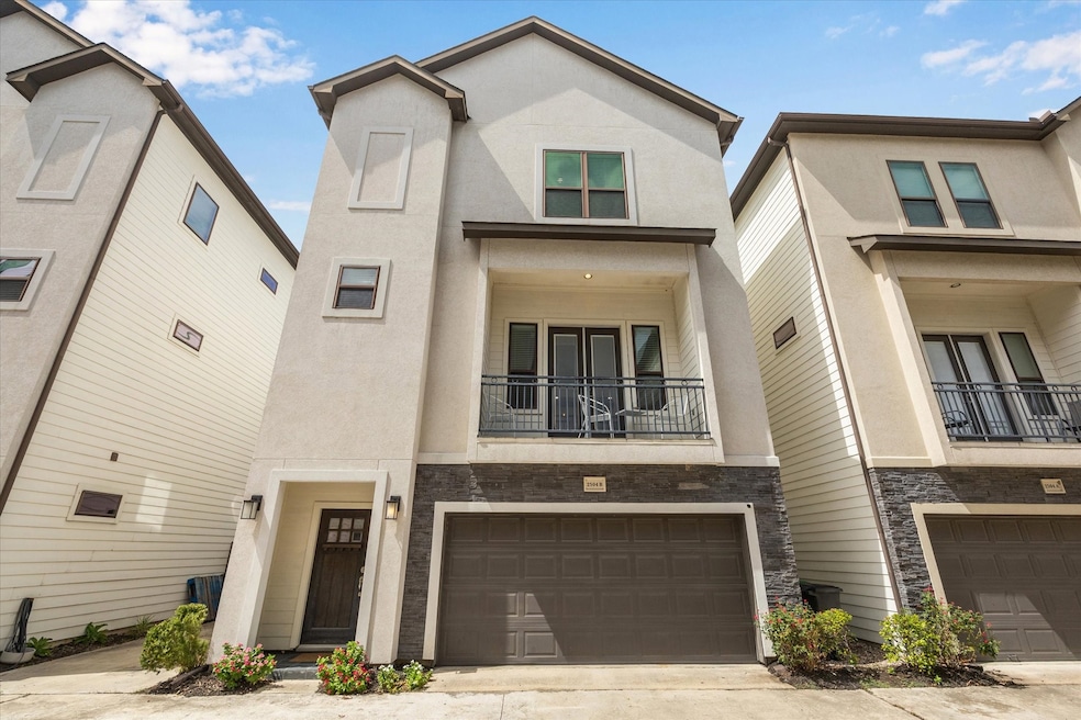 2504 Beall St unit B, Houston, TX 77008 - photo 1