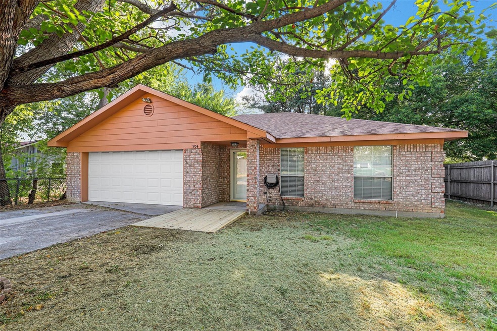 904 Renfro Dr, Fort Worth, TX 76108 - photo 1