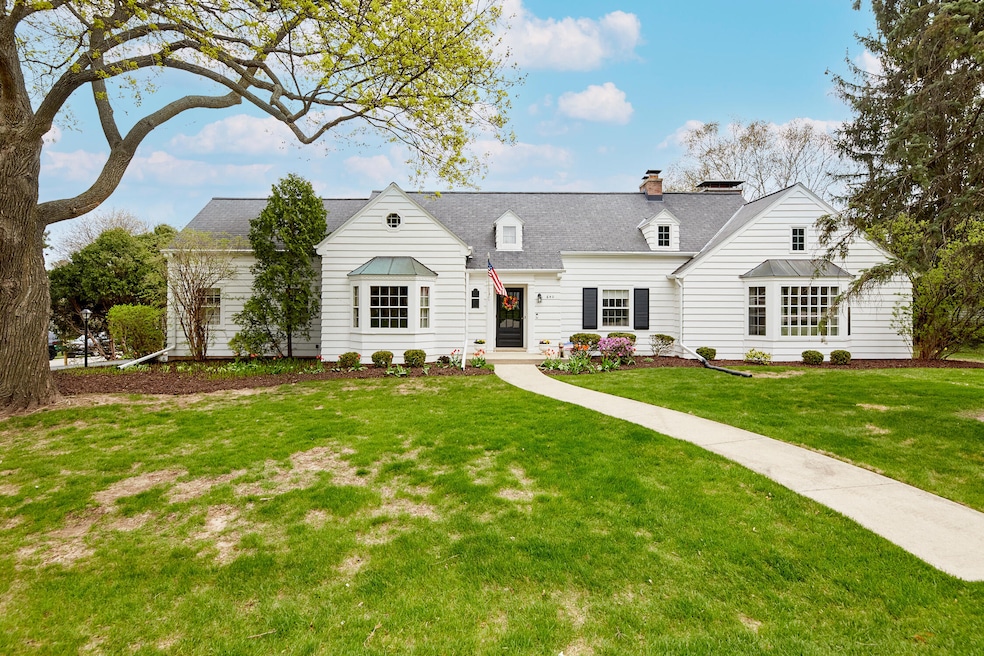 640 Hi-View Ct Elm Grove_001