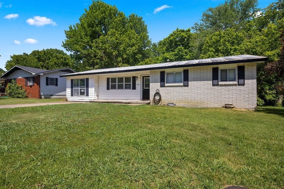 1008 S Janelle Ave, Fayetteville, AR 72701 - photo 1