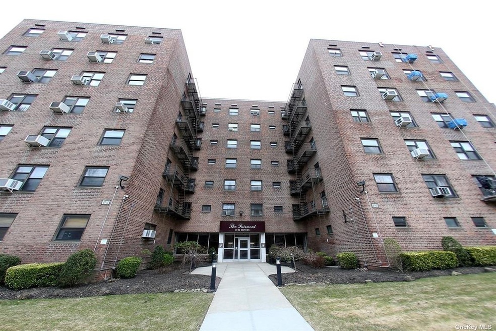 87-50 204 St unit B35, Holliswood, NY 11423 - photo 1