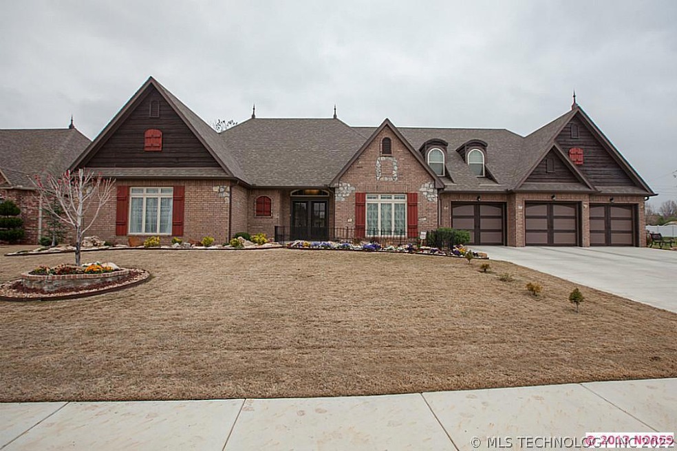 What a value! Custom built in 2011. This home has