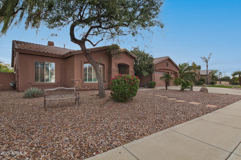 823 E Elmwood Pl-1