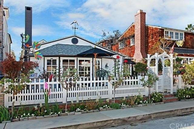 Front View of Balboa Island Cottage 