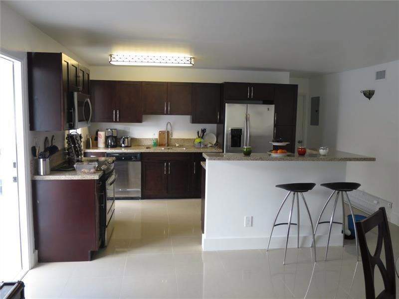 1556 SW 5th Place unit 1, Fort Lauderdale, FL 33312 - photo 1