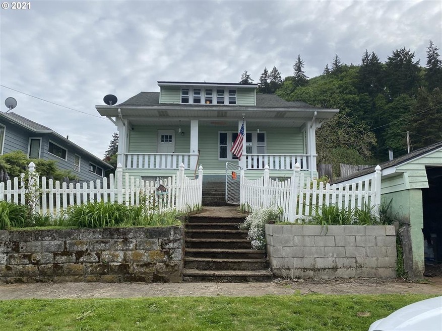 422 W C St, Rainier, OR 97048 - photo 1