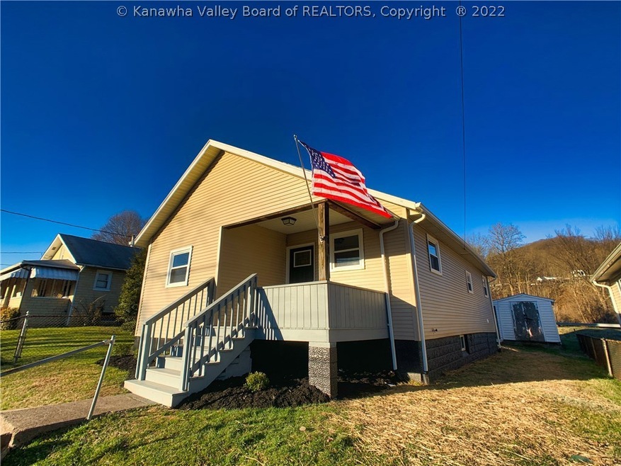1212 Moore Ave, Dunbar, WV 25064 - photo 1