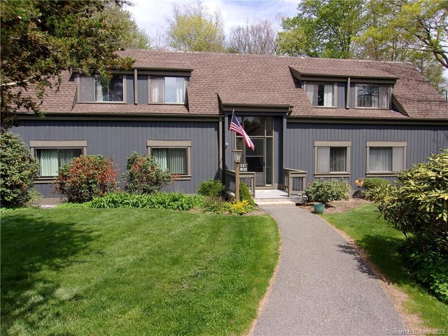527 Heritage Village unit B, Southbury, CT 06488 - photo 1