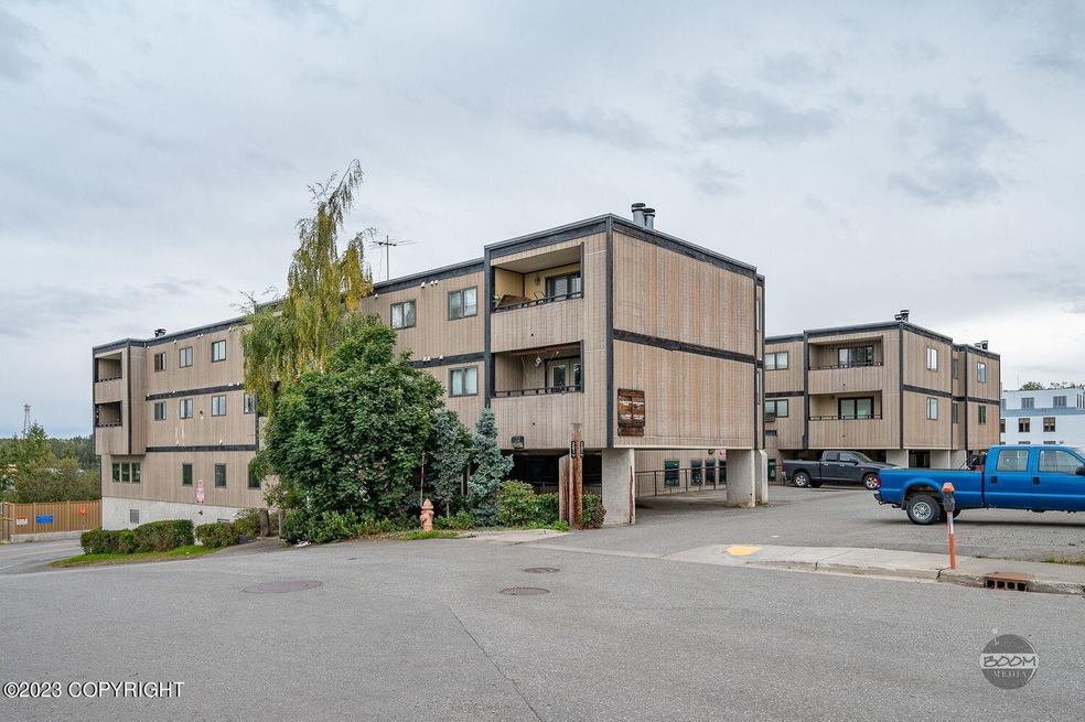 201 Barrow St #202-3