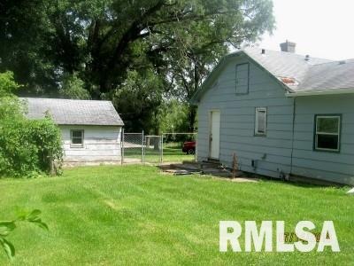 2142 W 49th St, Davenport, IA 52806 - photo 1