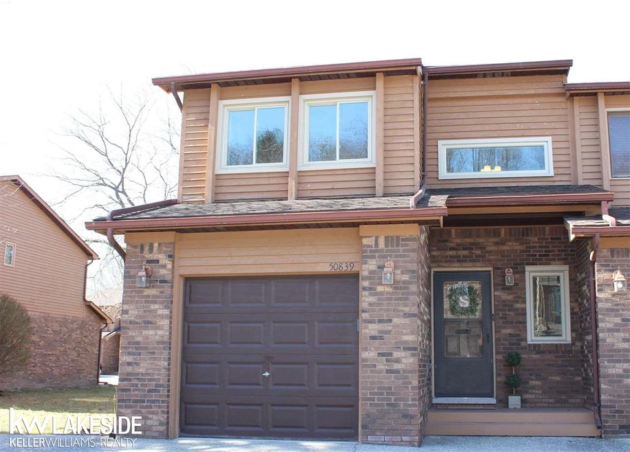 Beautiful Brick Condo in a Small and Private Compl