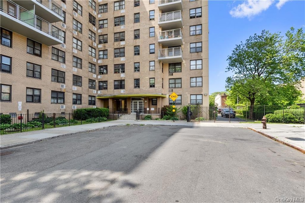 Hugh Grant Gardens unit 108, Bronx, NY 10472 - photo 1
