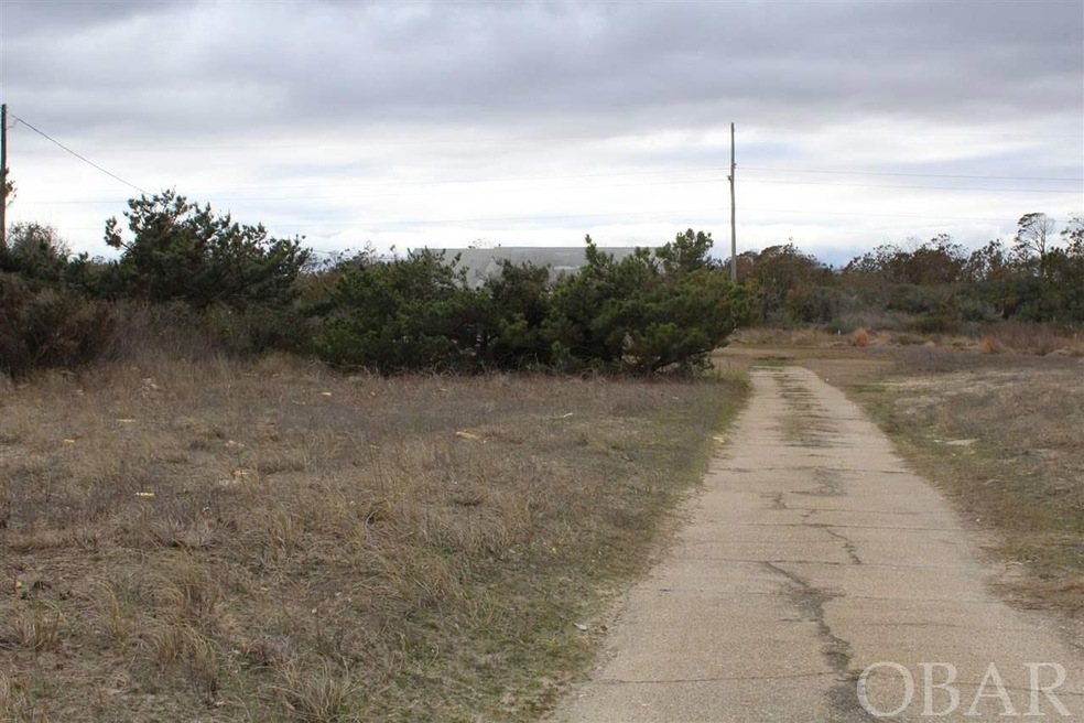 Approx 250ft from from the public beach access. (H