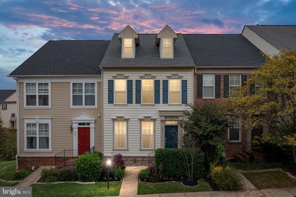 9072 Marble Falls Ct, Bristow, VA 20136 - photo 1