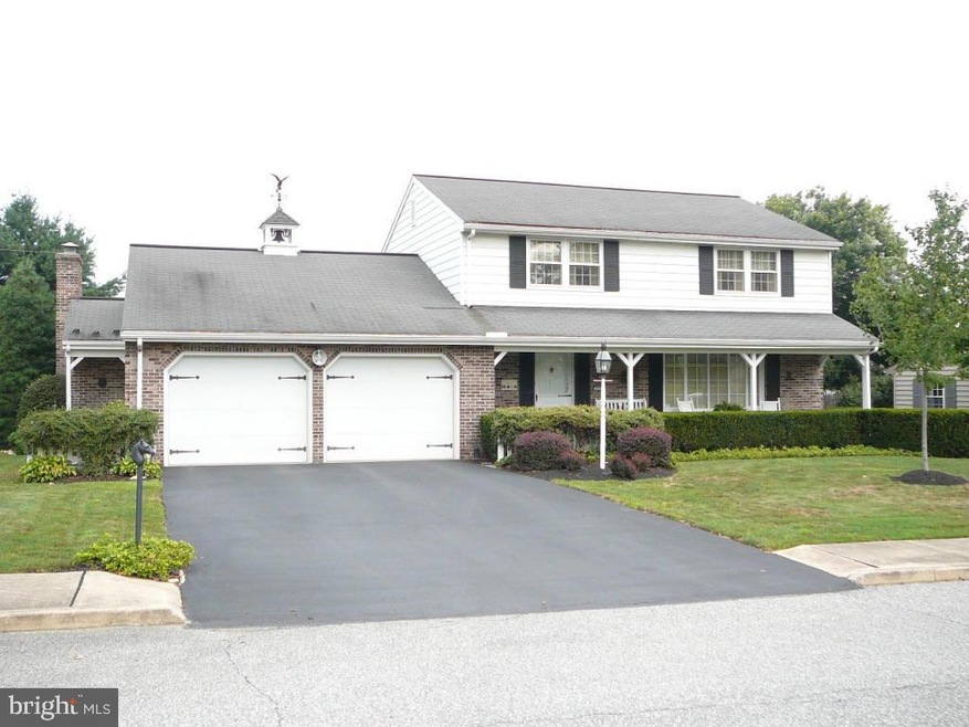 335 E Cedar St, New Holland, PA 17557 - photo 1