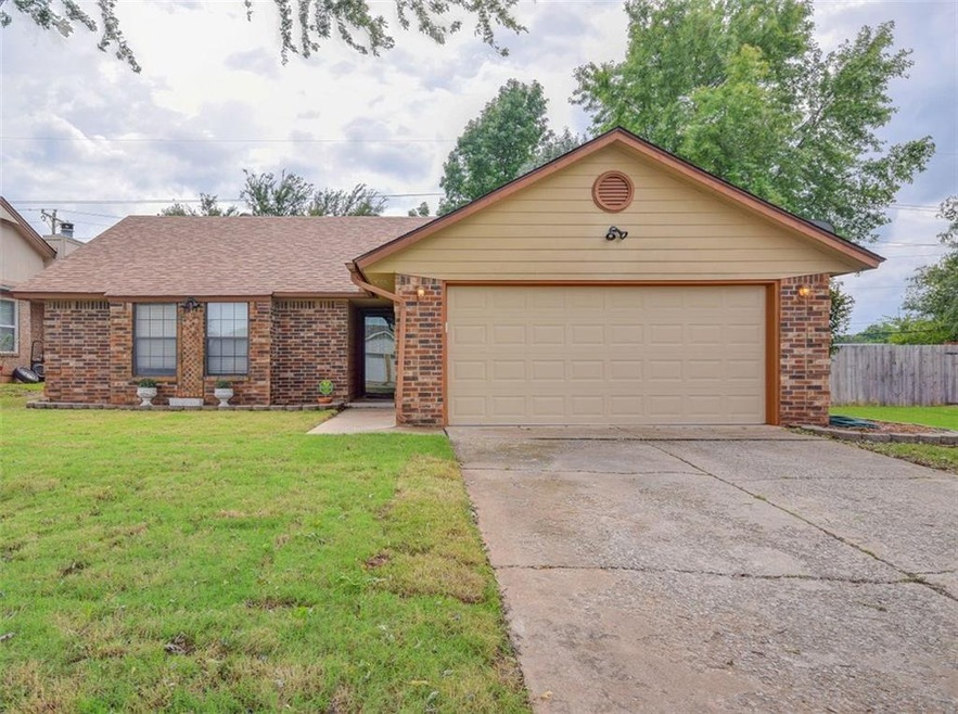 606 Silver Maple Ln, Noble, OK 73068 - photo 1