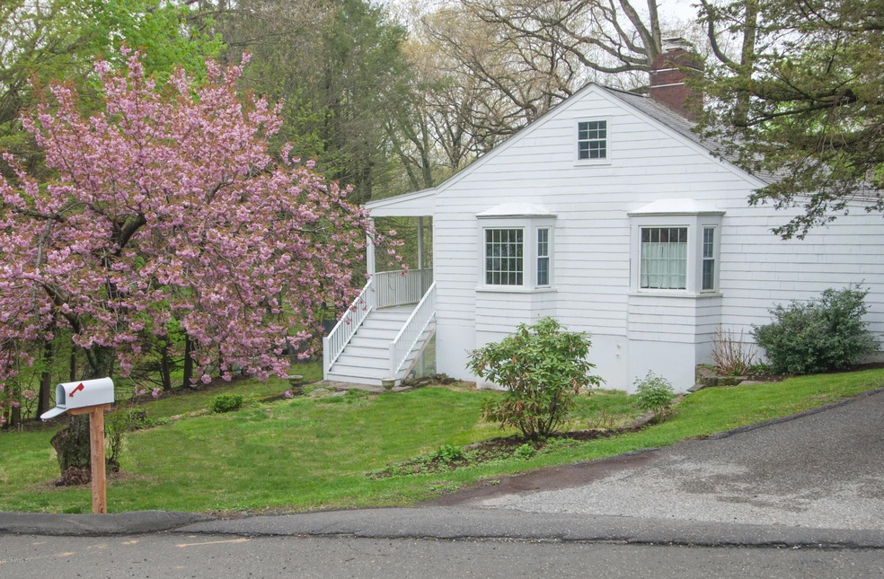 35 Greenway Dr, Greenwich, CT 06831 - photo 1