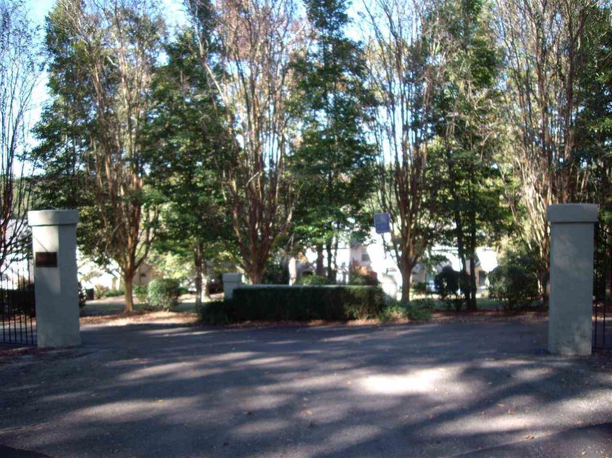 ENTRANCE / COMMON AREA