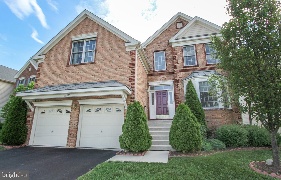 25242 Crossfield Dr, Chantilly, VA 20152 - photo 1