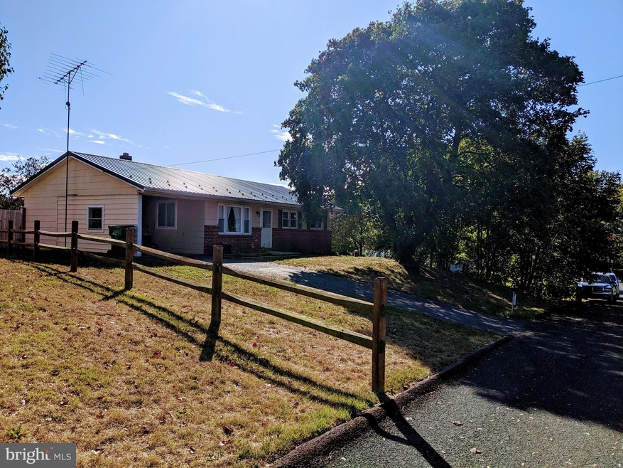 3415 Westview Cir, Greencastle, PA 17225 - photo 1