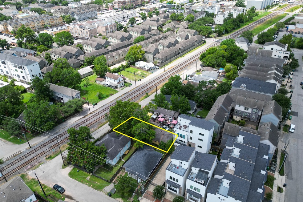 4304 Allen St, Houston, TX 77007 - photo 1