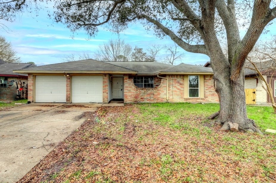 7206 Yellow Pine Dr, Houston, TX 77040 - photo 1