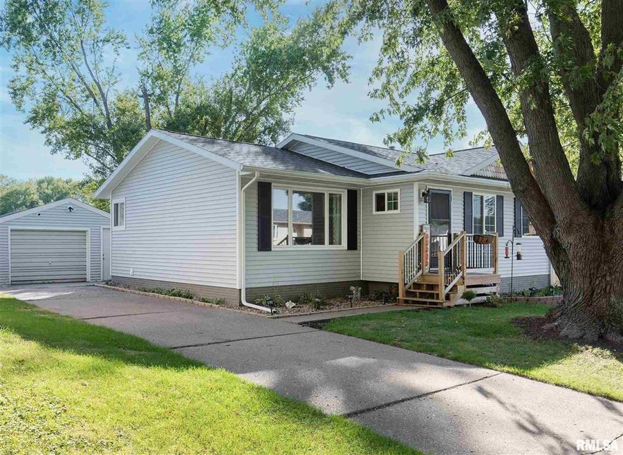 2615 W 59th St, Davenport, IA 52806 - photo 1