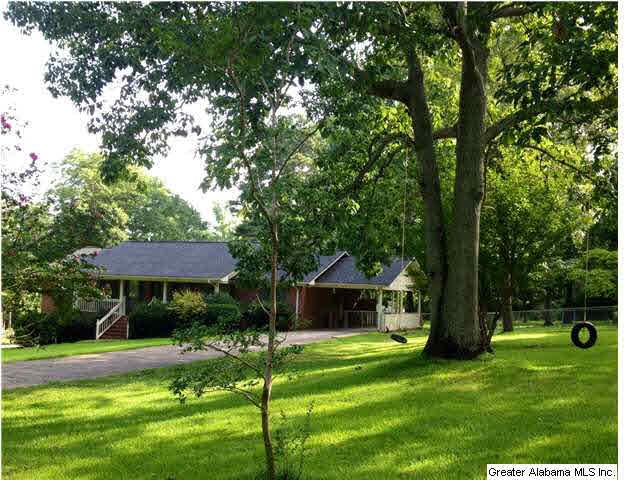Gorgeous Hayden Home Access by two separate drivew