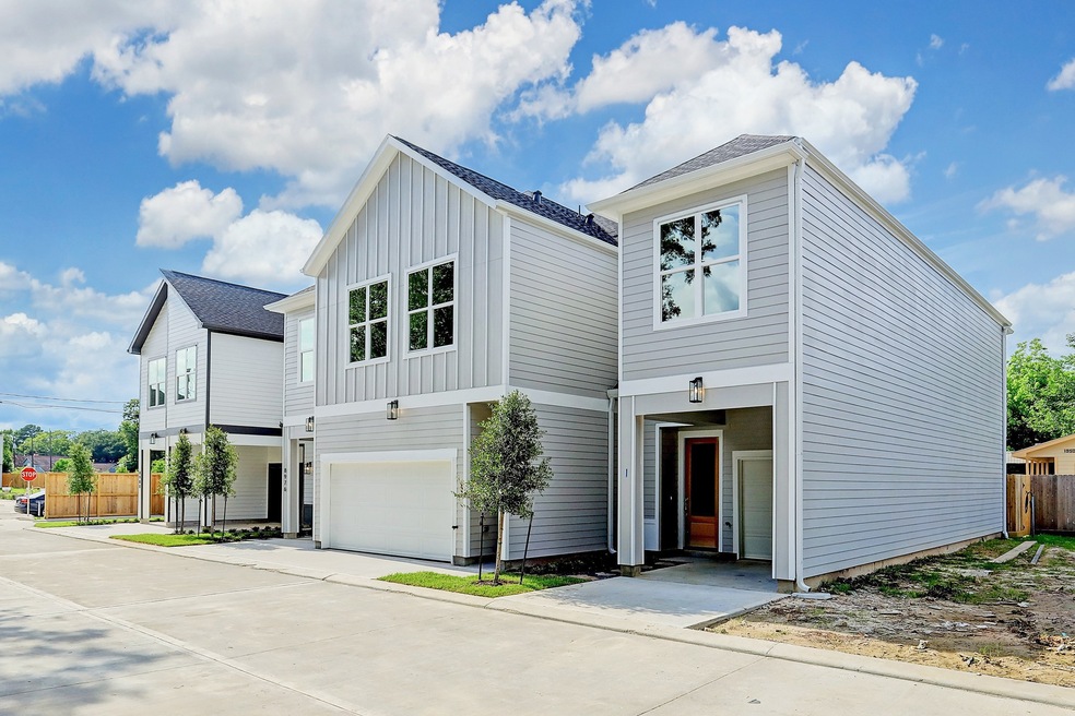 8972 Zurcher Ln, Houston, TX 77080 - photo 1