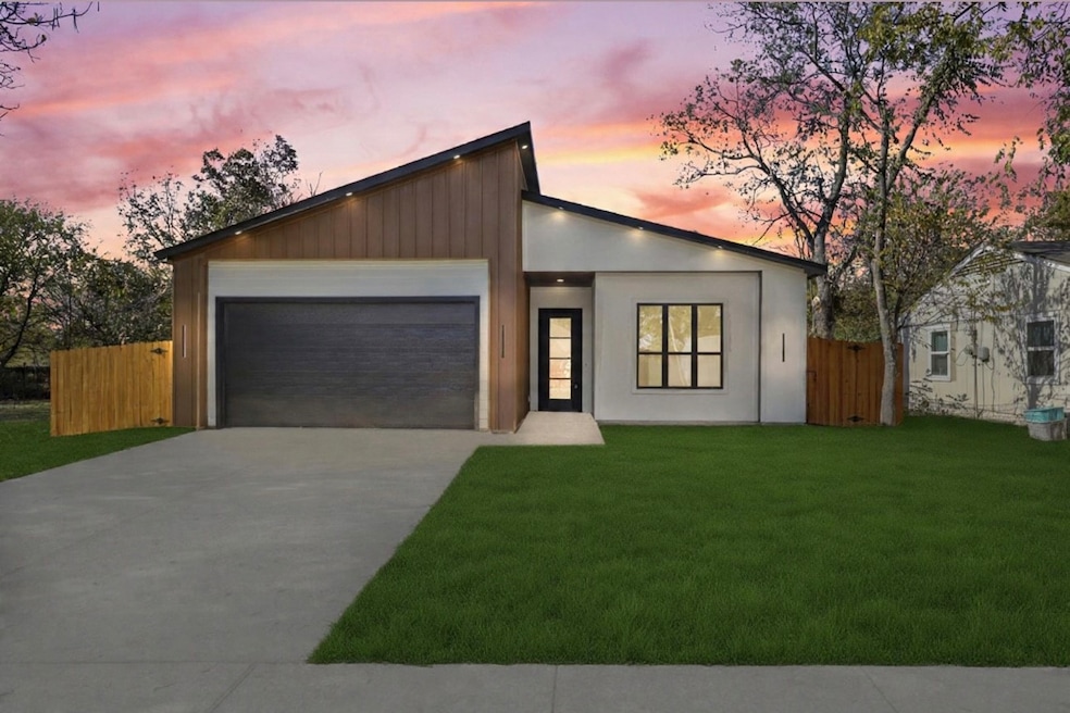 726 Pangburn St, Grand Prairie, TX 75051 - photo 1