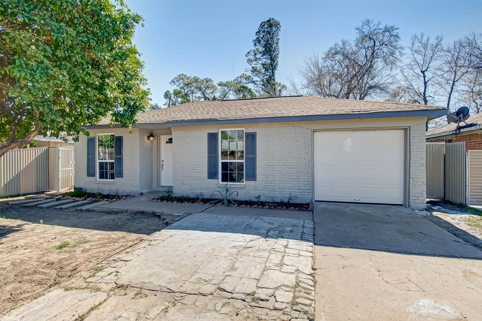 2527 Mayview Dr, Houston, TX 77091 - photo 1