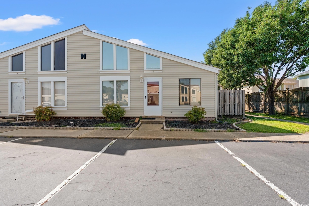 Mid-century modern home with uncovered parking and entry steps
