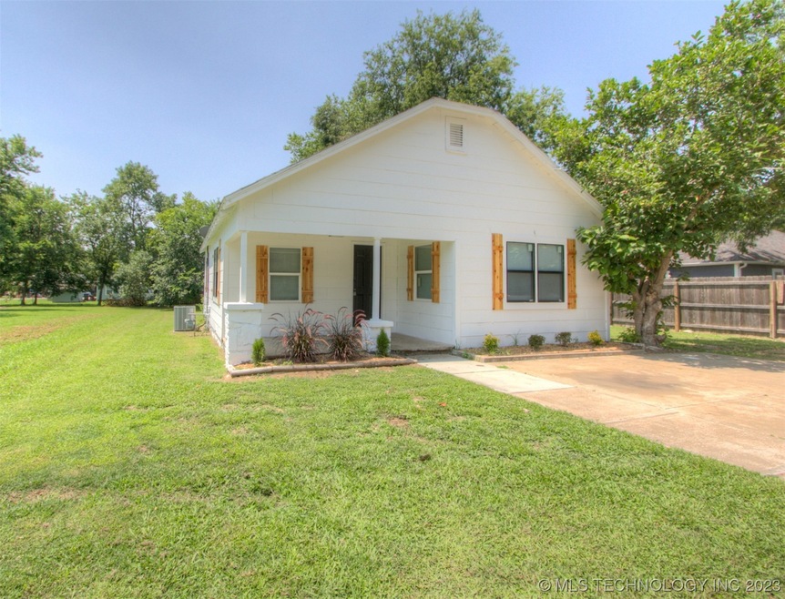 607 E 6th St, Claremore, OK 74017 - photo 1