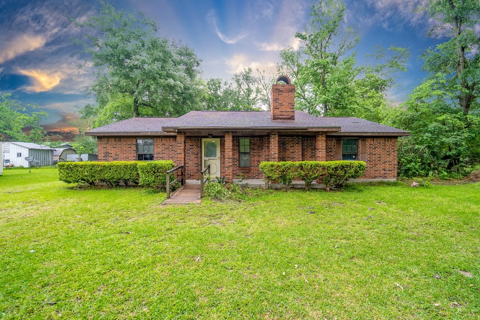 13022 Maplewood Ln, Old River-Winfree, TX 77535 - photo 1