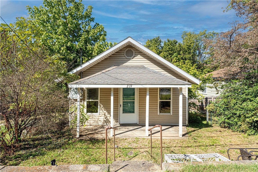 219 S Willow Ave, Fayetteville, AR 72701 - photo 1