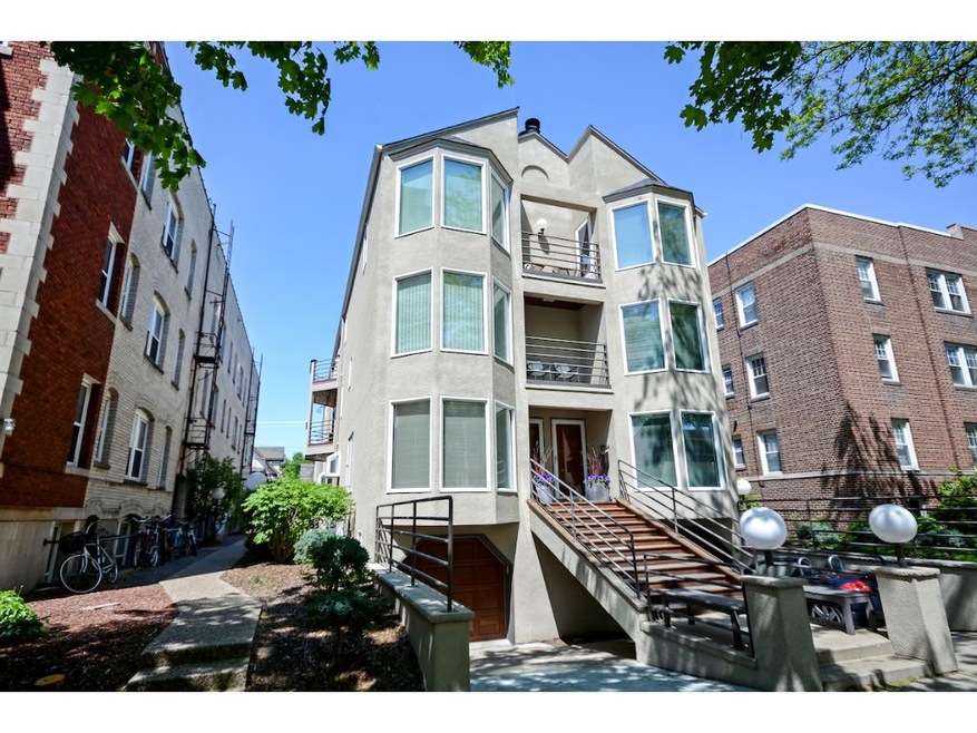 Fantastic 4-level Rowhouse in East Isles