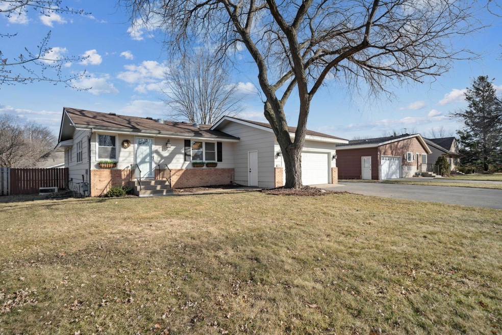 Welcome to Howland Avenue!