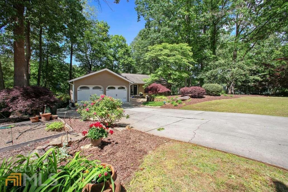 Desirable Ranch Plan in Private Cul-de-Sac on idyl