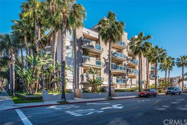 Highly desired 1500 Beach front complex!