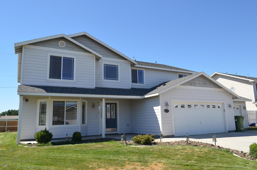 112 S Centennial St, Moxee, WA 98936 - photo 1